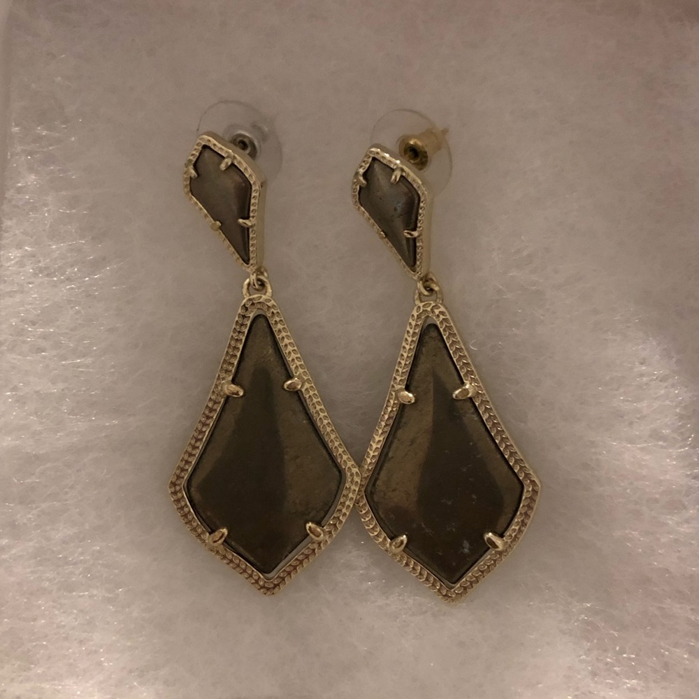 Beautiful Kendra Scott earrings